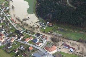 Kärnten kauft mobile Hochwasserschutz-Elemente. Foto: Büro LR Fellner