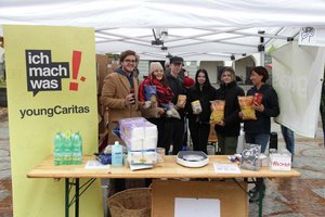 Die youngCaritas sammelt heuer Sachspenden auf dem Neuen Platz in Klagenfurt und hilft damit Menschen in Not in Kärnten. Foto: Caritas