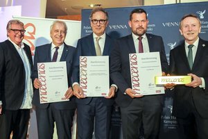 Festakt mit Geehrten, Kategorie Großunternehmen. Mi dabei auch STW-Sprecher Dr. Harald Raffer, 2. v.l. Foto: picturesborn