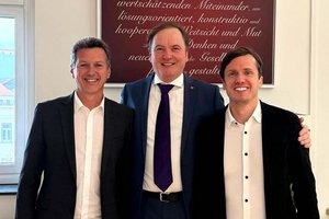 Landeshauptmann Daniel Fellner, Bernd Hinteregger und Vizebürgermeister Ronald Rabitsch. Foto: zVg