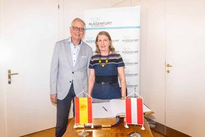 Vizebürgermeister Dr. Alexander Kastner mit der spanischen Botschafterin Aurora Mejía. Foto: StadtKommunikation/Wiedergut