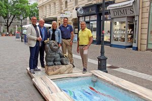 Wörtherseemandl-Brunnen saniert - Mosaiksteine eigens aus Spilimbergo angeliefert. Foto: StadtKommunikation