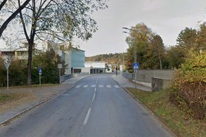 Grete-Bittner-Straße: Unbekannter belästigt Frau im Bereich der Glanbrücke. Foto: Google Street View