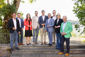 Ronny Rull, Hannes Mak, Stefanie Ofner, Sebastian Schuschnig, Martin Gruber, Markus Malle, Michael Maier, Sandra Lassnig, Herbert Gaggl beim Medientreffen im Schloss Loretto. Foto: ÖVP-Club/Handler