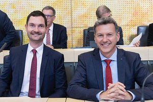 Landesrat Peter Reichmann und Landesrat Daniel Fellner im Landtag. Foto: Büro Reichmann 