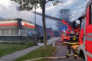 Großeinsatz der Feuerwehr in Welzenegg gestern Abend. Foto: Berufsfeuerwehr Klagenfurt