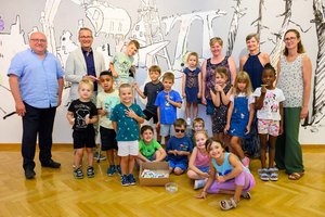 Kinder gestalten Ausstellung in der Stadtgalerie Klagenfurt mit. Foto: StadtKommunikation / Hude Kinder gestalten Ausstellung in der Stadtgalerie Klagenfurt mit. Foto: StadtKommunikation / Hude
