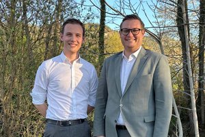 Der 21-jährige Jus-Student Ervin Stifter und Stadtparteiobmann StR Julian Geier. Foto: zVg