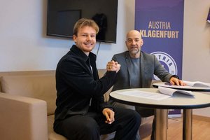 Sky Schwarz und Austira Klagenfurt Geschäftsführer Sport Günther Gorenzel. Foto: Austria Klagenfurt