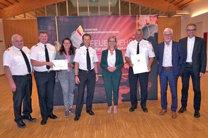 Ministerin Leonore Gewessler zeichnete in Klagenfurt 60 Gebäude für ihre Klimafreundlichkeit aus. Foto: klimaaktiv/APA-Fotoservice/Raunig
