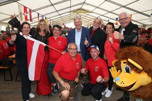 Championships Bogensport: Anita Fauland (Organisation), Miriam Ressmann (Organisation), LH Peter Kaiser, Wolfgang Halvax (Präsident Carinthian Archery Association), Stefanie Ofner und Bgm. Matthias Krenn. Foto: LPD Kärnten/Kampitsch/Archiv