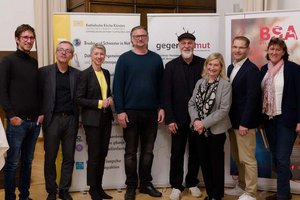 Am foto: Alexander Brenner, Gaby Schaunig, Christian Eile, Erich Fenninger, Rolanda Honsig-Erlenburg, Gerd Kurath und Elisabeth Schneider Brandauer. Foto: Hafner/KK