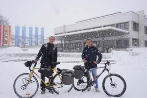 2 Franzosen radelten 1.600 Kilometer nach Klagenfurt, um hier zu studieren. Foto: AAU