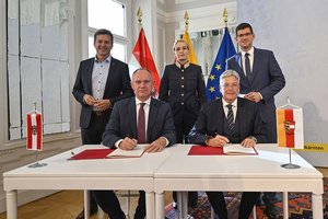 LR. Daniel Fellner, Landespolizeidirektorin Michaela Kohlweiß, BM Gerhard Karner, LH Peter Kaiser und LHStv. Martin Gruber. Foto: LPD Kärnten/Bauer