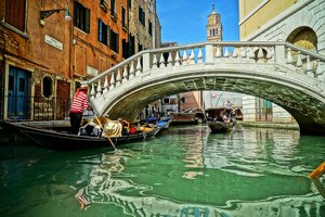 Die romantische Stadt Venedig ist eines der schönsten Ziele in ganz Europa und sollte auf jeden Fall einmal im Leben besucht werden.