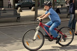 Worauf Eltern achten sollten, wenn der Osterhase Fahrrad, Scooter oder Skateboard bringt. Foto: Mein Klagenfurt