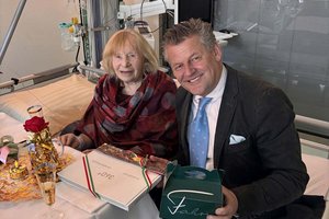 Ida Lercher freute sich über die persönlich überbrachten Glückwünsche von Bürgermeister Christian Scheider. Foto: Büro Bürgermeister