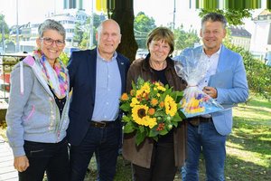 Lindenfest in der Volksküche: Sozialpreis für Liselotte Suette. Foto: StadtKommunikation / Hude Lindenfest in der Volksküche: Sozialpreis für Liselotte Suette. Foto: StadtKommunikation / Hude