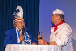 Präsident Kurt Hainschitz mit dem Kuchlmasta. Foto: Robert Orasch