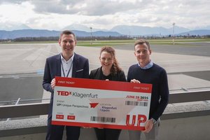TEDxKlagenfurt 2025 hebt ab: Ideenfestival im Klagenfurter Flughafen-Hangar. Foto: TedxKlagenfurt