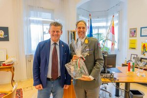 Bürgermeister Christian Scheider empfing am Donnerstag Brigadier Mag. Philipp Eder im Rathaus. Foto: StadtKommunikation/Wiedergut