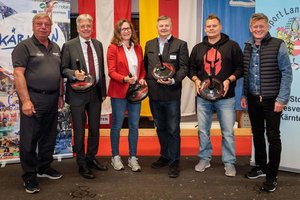 Präsident Gerhard Brugger (ESLK), LH Peter Kaiser, StR Constanze Mochar, Vizepräsident Thomas Pompernigg (BOE), Markus Wallner und Sportdirektor Arno Arthofer. Foto: LPD Kärnten/Jannach