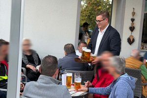 Auf ein Bier mit Stadtrat Julian Geier. Foto: ÖVP Klagenfurt