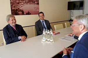 Zur Lage der EU – LH Kaiser trifft Kommissar Hahn. Foto: LPD Kärnten/Steinacher
