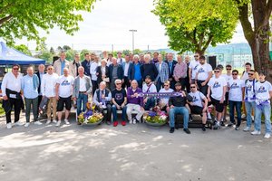 Am Sonntag wurde der Freddy-Hohenberger-Platz offiziell enthüllt. Foto: StadtKommunikation/Hude