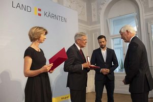 Hohe Landesauszeichnung für Rolf Martin Schmitz, stellvertretender KELAG-Aufsichtsratsvorsitzender. Foto: LPD Kärnten/Just