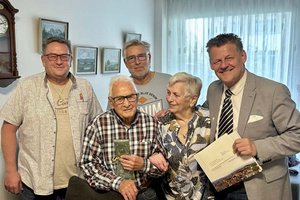 Emmerich Urschitz feierte mit seiner Familie seinen 100. Geburtstag. Bürgermeister Christian Scheider gratulierte persönlich du diesem Ehrentag. Foto: Büro Bürgermeister