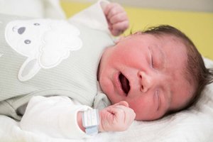 Baby Daniel ist eines der 3081 Babys, die 2025 in den KABEG-Spitälern zur Welt kamen. Foto: KABEG/Hipp