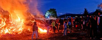 Traditionelles Osterfeuer des Brauchtumsvereins Pokeritsch an der Alten Stadtgrenze