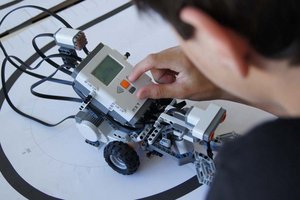Junge Robotik-ForscherInnen treffen sich in Klagenfurt. Foto: aau/KK