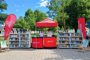 Die AK-Bücherinsel im Strandbad Klagenfurt hat täglich von 10 bis 18 Uhr geöffnet. Foto: AK Kärnten