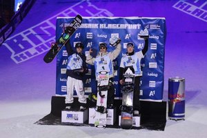 Die Sieger des Herren Snowboard Weltcup 2025 beim Big Air Event in Klagenfurt. Foto: StadtKommunikation / Zechner
