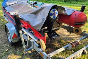 Unbekannte schlitzten Schlauchboot der Wasserrettung Velden auf. Foto: Wasserrettung Velden