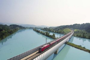 Koralmbahn vor Inbetriebnahme. Draubrücke mit Railjet. Foto: ÖBB
