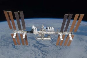 Trümmerteile eines abgestoßenen Batteriepakets der Internationalen Raumstation ISS werden in die Erdatmosphäre eintreten.