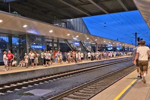 Viele Reisende am Klagenfurter Hauptbahnhof. Foto: Mein Klagenfurt