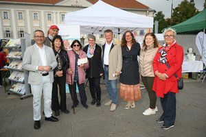 Vertreterinnen und Vertreter der Klagenfurter Stadtregierung und des Gemeinderates bei der Eröffnung der heurigen Veranstaltung „Stadt der Generationen“. Foto: SK/Hude