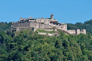 „9 Plätze – 9 Schätze“: Burg Landskron schönster Fleck Österreichs. Foto: ORF/ Adrian Hipp