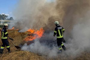 Ackerbrand in Poggersdorf rasch unter Kontrolle gebracht. Foto: FM Jana Kundig/FF Poggersdorf