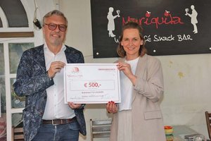 Spendenübergabe an Krebshilfe Kärnten: Andreas Hasenzagl und Cindy Glantschnig. Foto: Wajand/Mariquitas