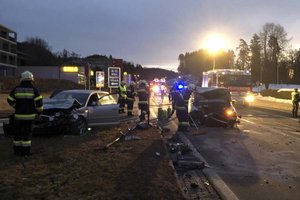 Unfall in Töschling bei der Autobahnauffahrt Pörtschach West. Foto: Freiwillige Feuerwehr Töschling