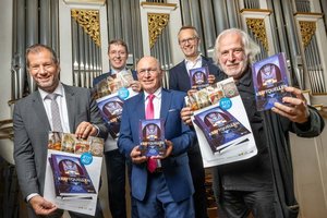Buchpräsentation im Klagenfurter Dom: 5. Teil der erfolgreichen „Kraftquellen“-Reihe. Foto: Karlheinz Fessl