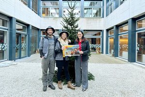 Landesrätin Sara Schaar und die Kärntner Christbaumbauern. Foto: Laura Schummi