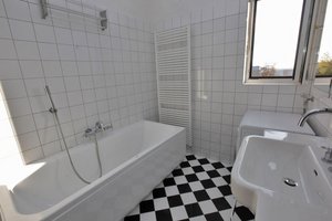 Stadt soll Konzept für Badezimmersanierungen bei städtischen Wohnungen erstellen
