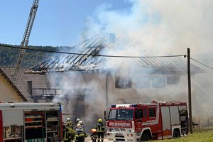 Enormer Sachschaden: Dachstuhlbrand in Keutschach. Foto: Feuerwehr Viktring - Stein / Neudorf