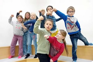Kinder auf Heldenreise: Theaterstück „Den Mutigen gehört die Welt“ in Klagenfurt. Foto: zVg